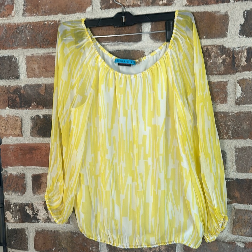173 Alice+ Olivia women’s yellow white blouse sz M